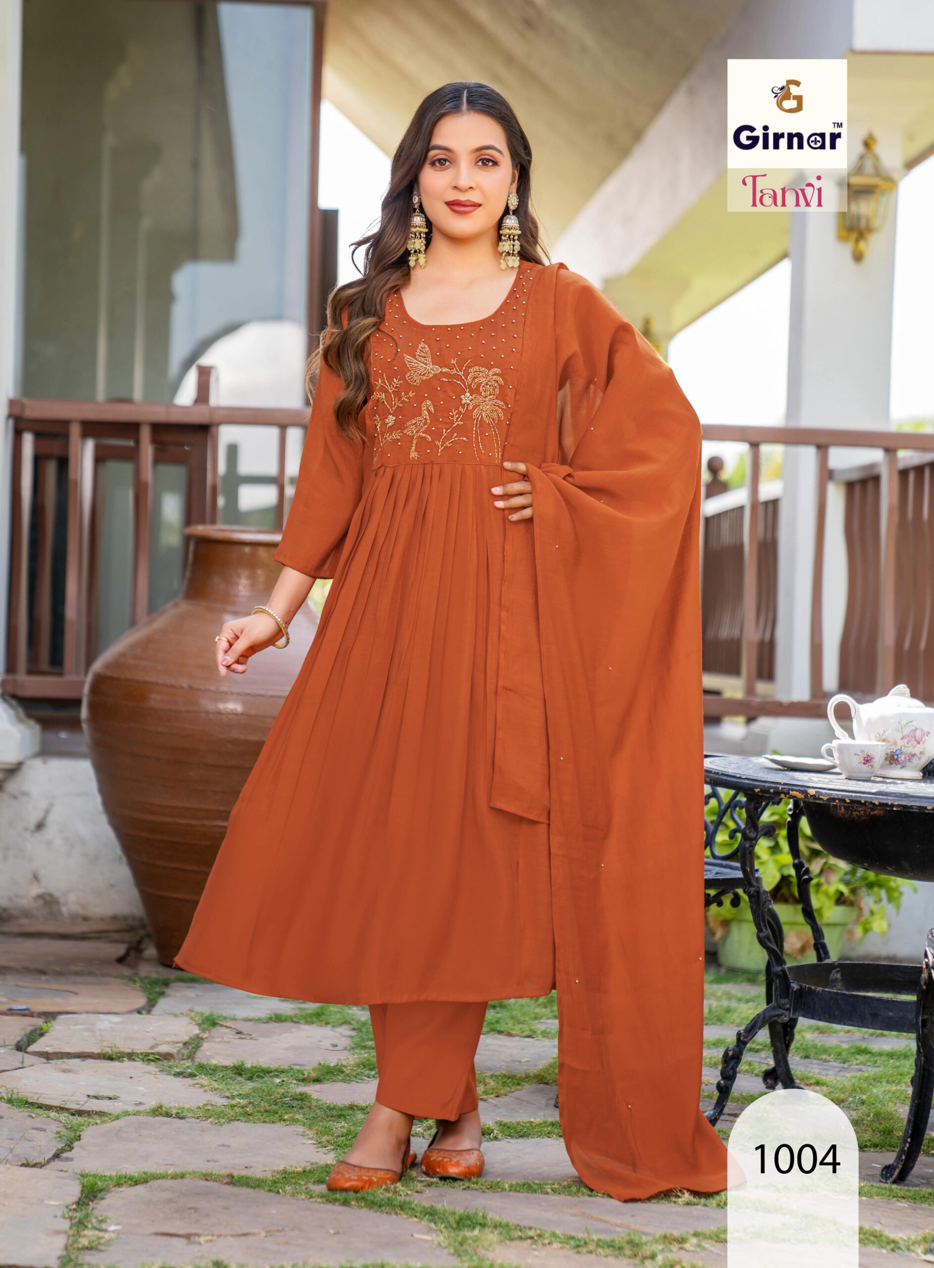 designs focus on effortless fashion easy to wear - Image 2