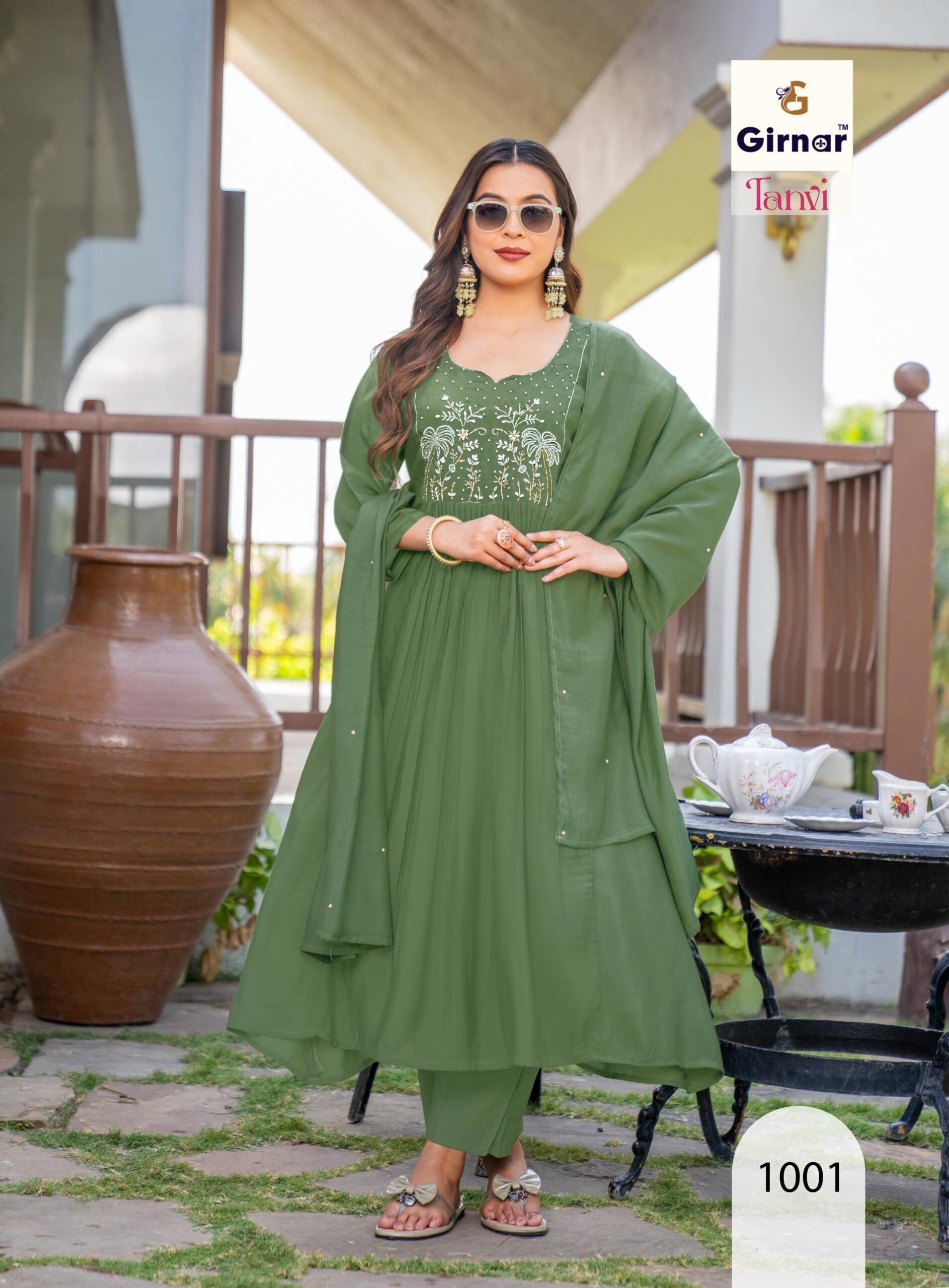 designs focus on effortless fashion easy to wear - Image 8